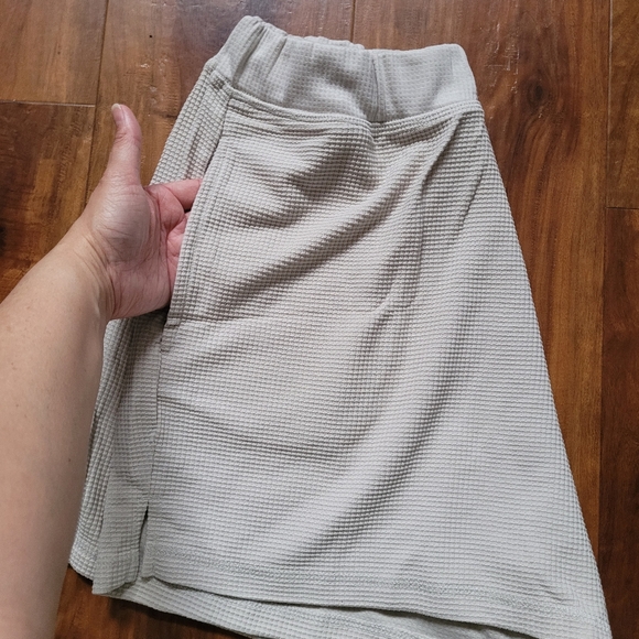 Gymshark Cream Athletic Shorts Lightweight Elastic Waist - Picture 5 of 6